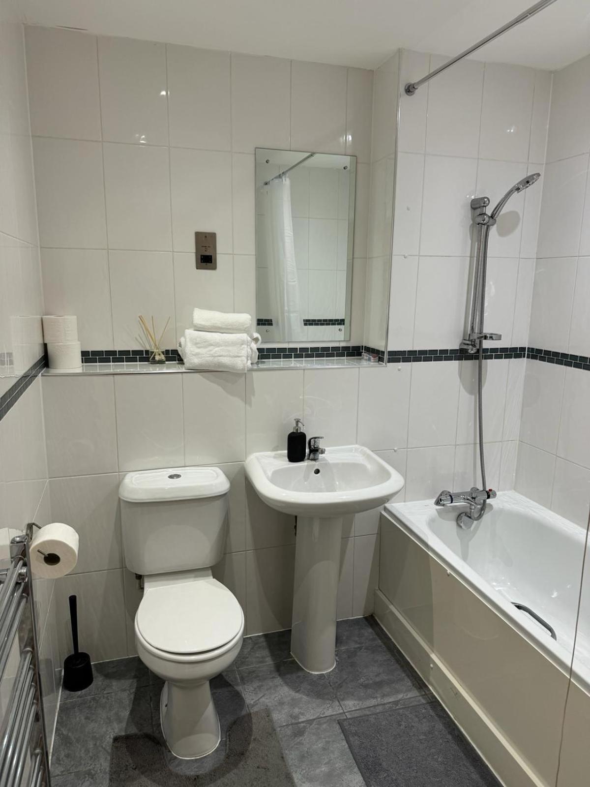 Spacious 2 Bedrooms Apartment In Stratford London Exterior foto